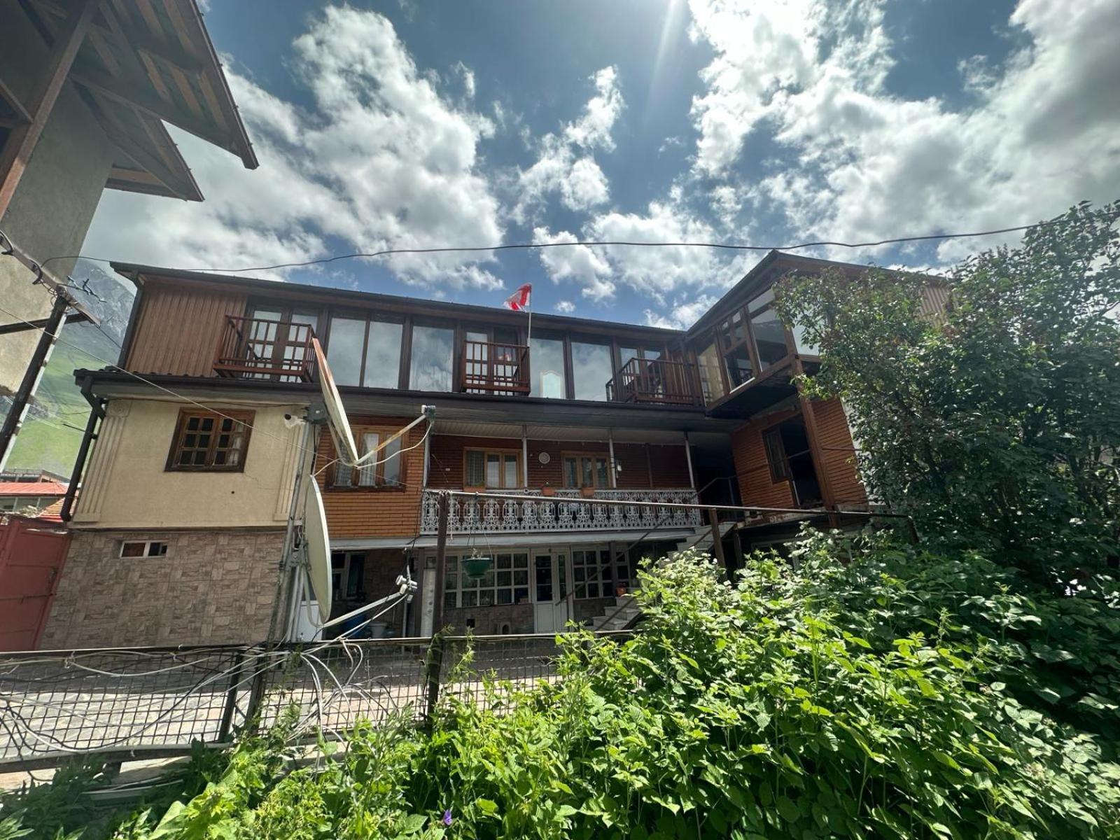 Archil And Nino Gigauri Guest House Kazbegi Exterior foto
