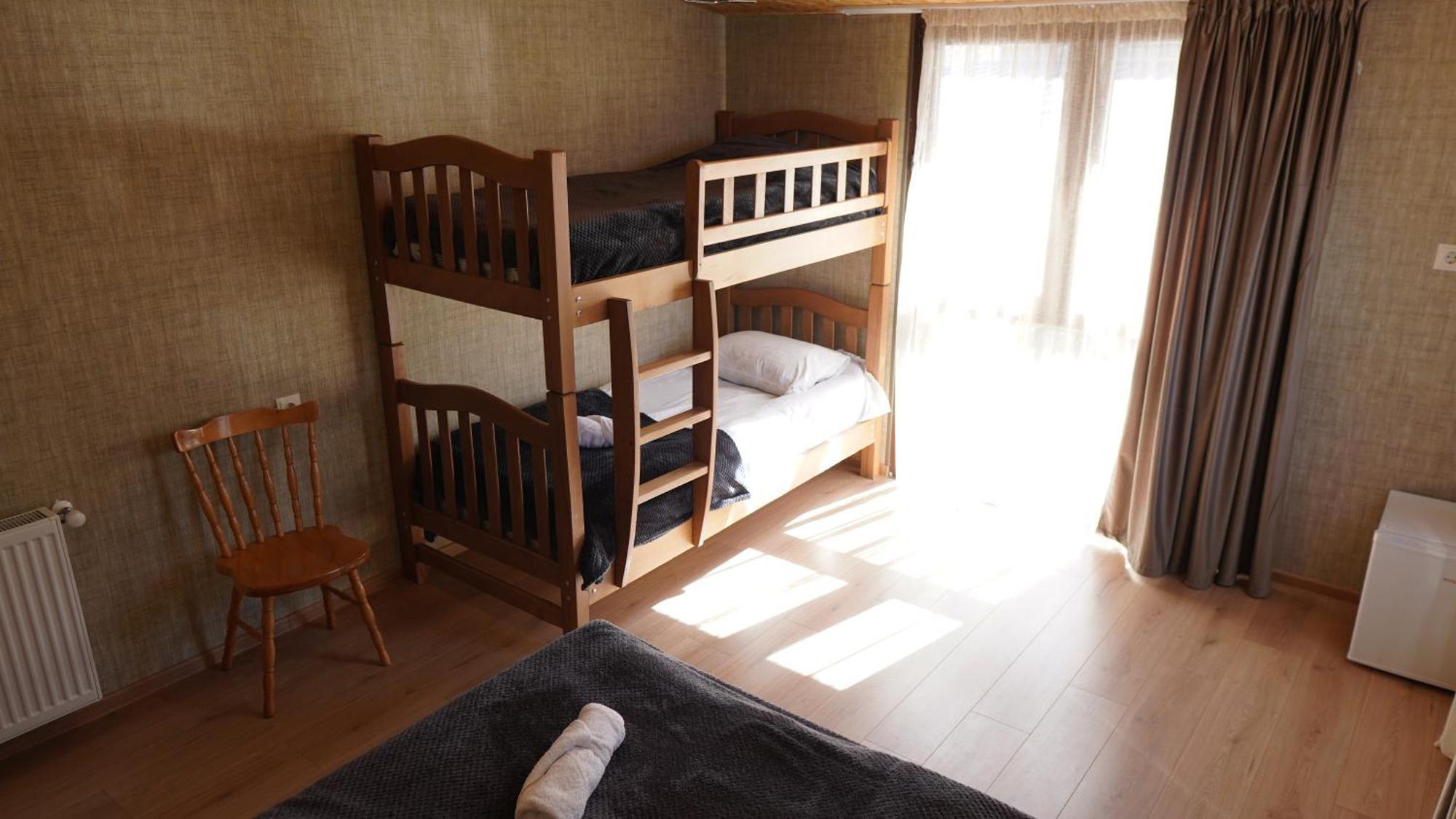 Archil And Nino Gigauri Guest House Kazbegi Exterior foto