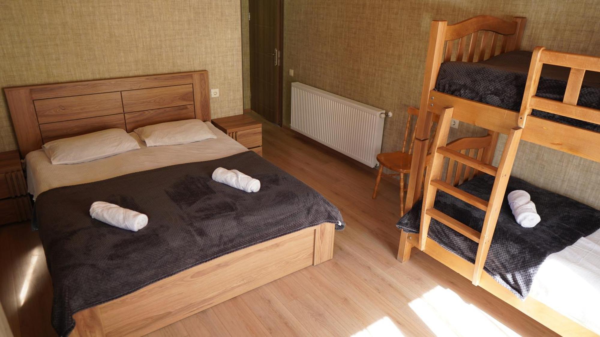 Archil And Nino Gigauri Guest House Kazbegi Exterior foto