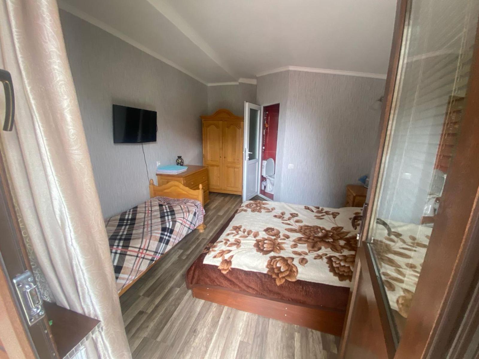 Archil And Nino Gigauri Guest House Kazbegi Exterior foto